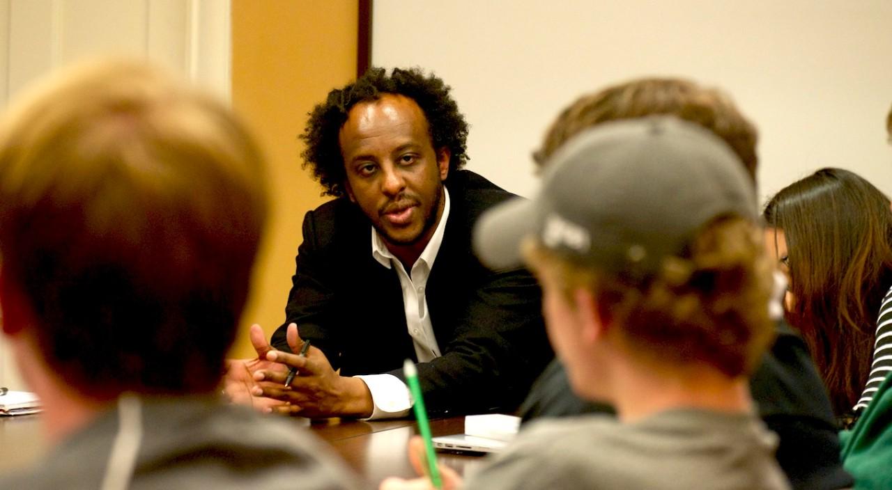 Writer Dinaw Mengestu speaking with Elizabeth Graver's class on writing in the conference room of 10 Stone Ave. Photographed for Linden Lane in the Spring '15 issue of BCM.