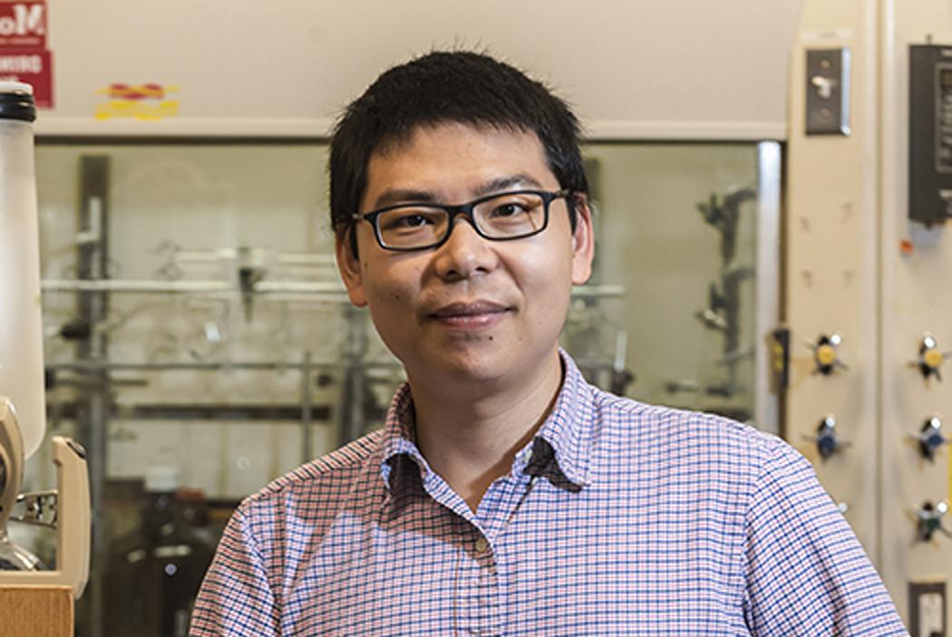 Jia Niu in his lab