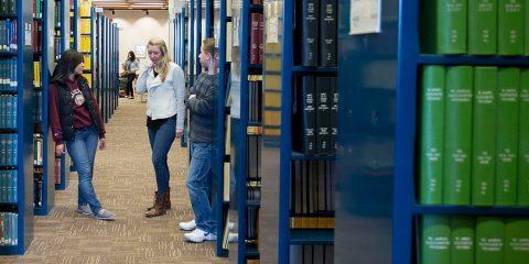 学生 in O'Neill Library